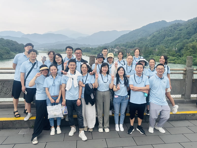 綿陽市先鋒醫(yī)療器械有限公司團(tuán)建之旅：共赴都江堰，凝聚先鋒之魂3.jpg